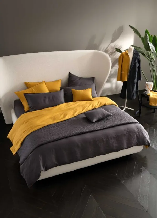 PLAIN COLORS— LINO E SPUGNA